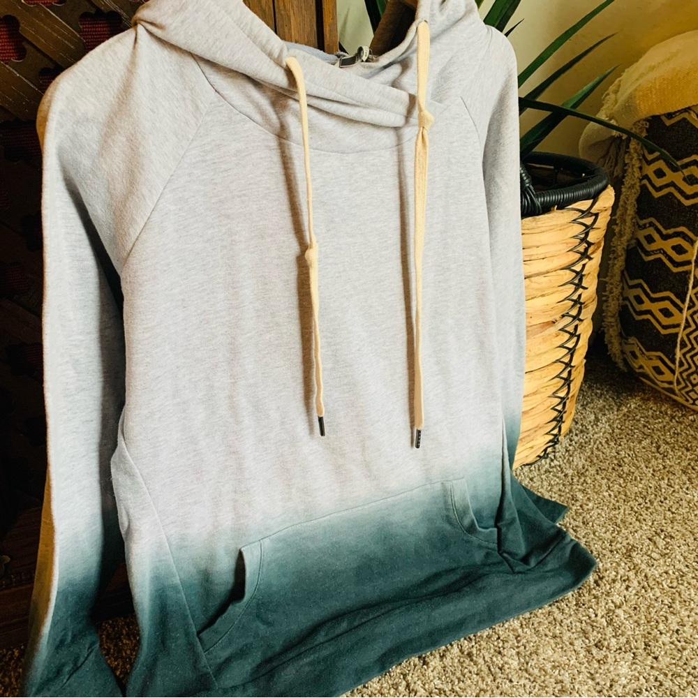 🌺3/$30🌺 Bke ombré hoodie